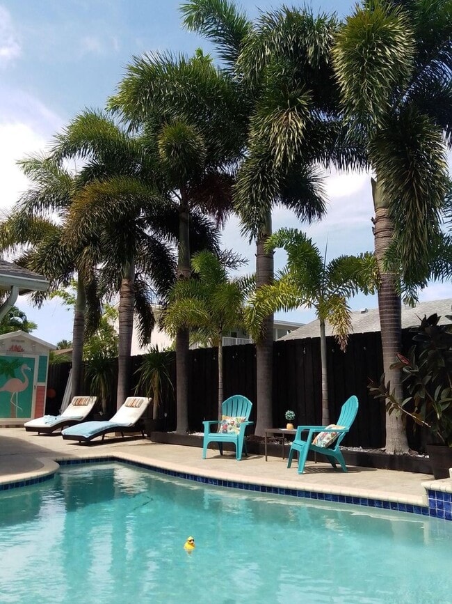 Building Photo - 1402 SW 25th Ave