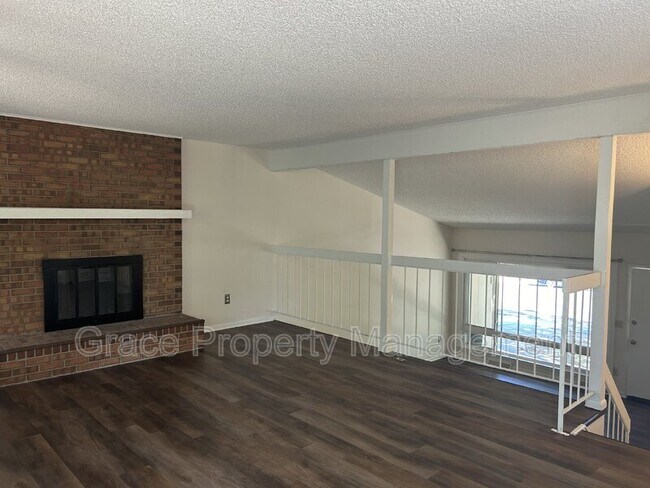 Building Photo - 10860 Stuart Cir