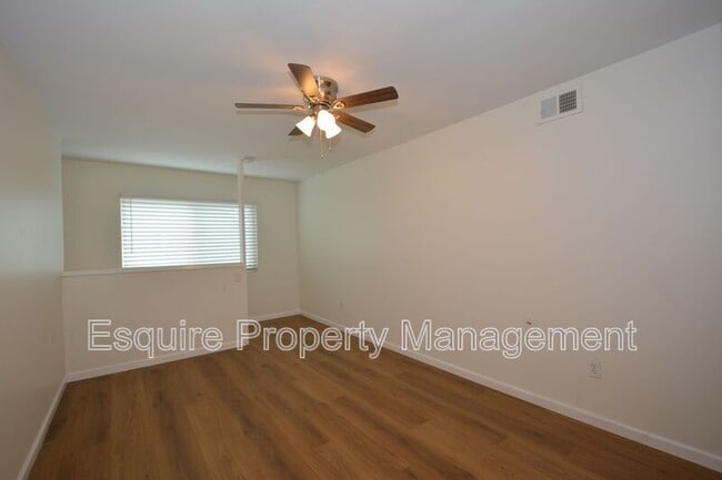 Building Photo - 283 Calle Higuera