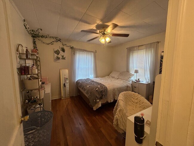 Building Photo - 110 Martin St