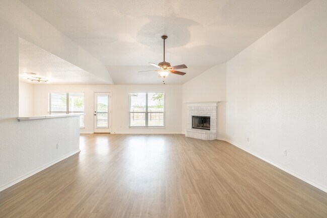 Building Photo - 706 Indian Blanket