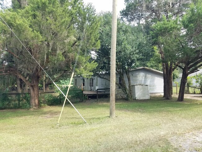 Building Photo - 3 Bed  2 Bath  2 Garage/Workshop and Fenced