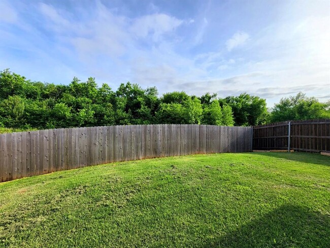 Building Photo - 2400 Frisco Way