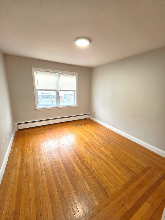 Building Photo - 535 Manville Rd