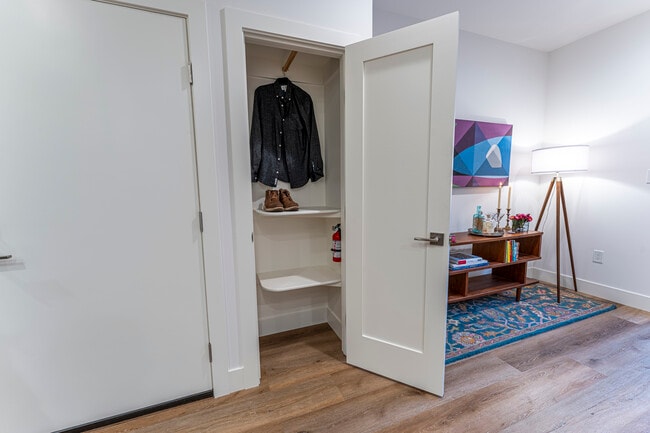 Building Photo - 1807 Powerhouse Alley