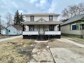 Building Photo - 836 W Grand Ave