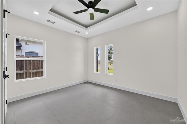 Building Photo - 24 W Dawes Ave