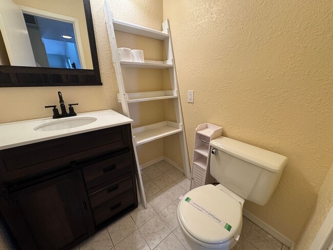 Building Photo - 2440 Melody Ln