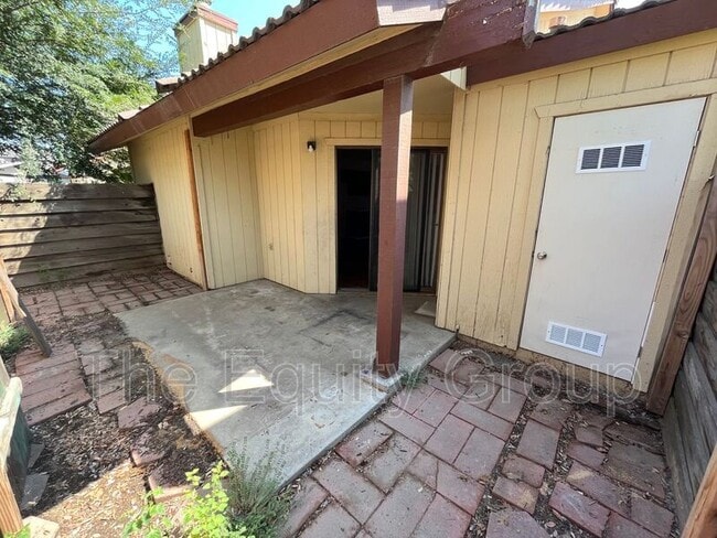 Building Photo - 4220 W Cypress Ave