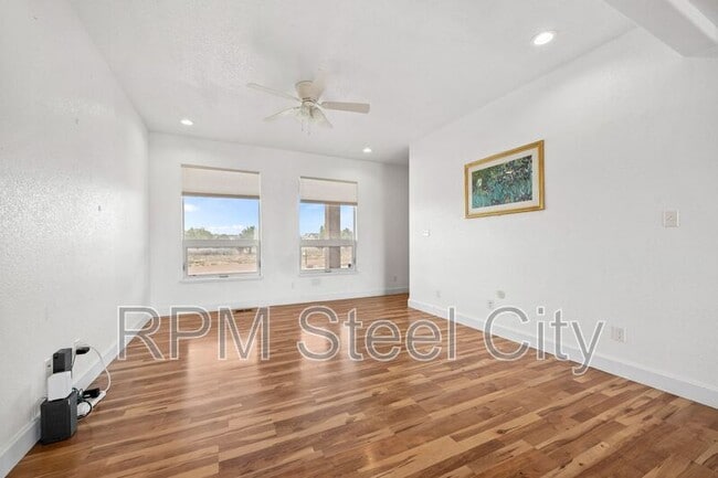 Building Photo - 868 E Sandusky Dr