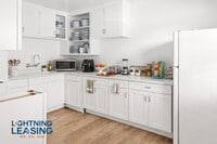 Building Photo - 12805 Vanowen St