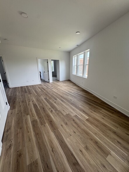 Building Photo - 239 W 74th St