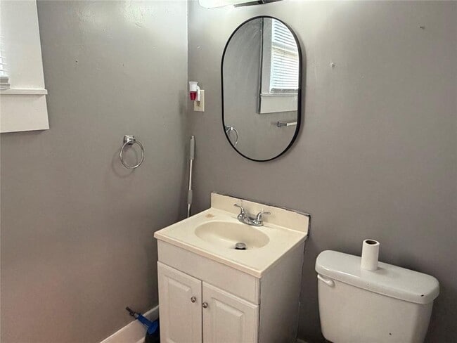 Building Photo - 910 Bunton Ln