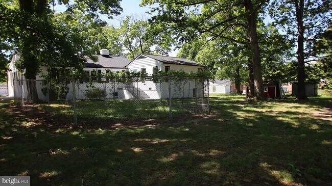 Building Photo - 2608 Holly Dr