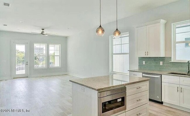 Building Photo - 514 2nd St S