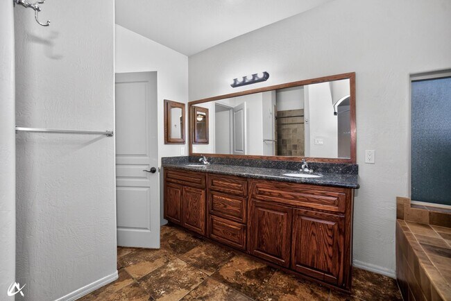 Building Photo - 2523 S 41st Ave