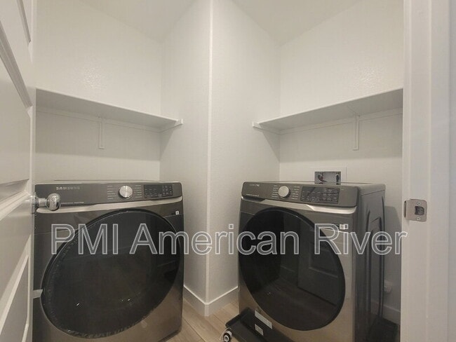 Building Photo - 7433 Penfield Dr