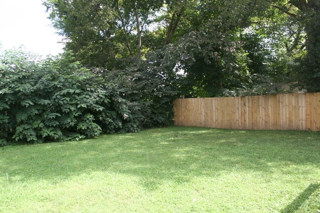 Building Photo - 600 Delray Dr