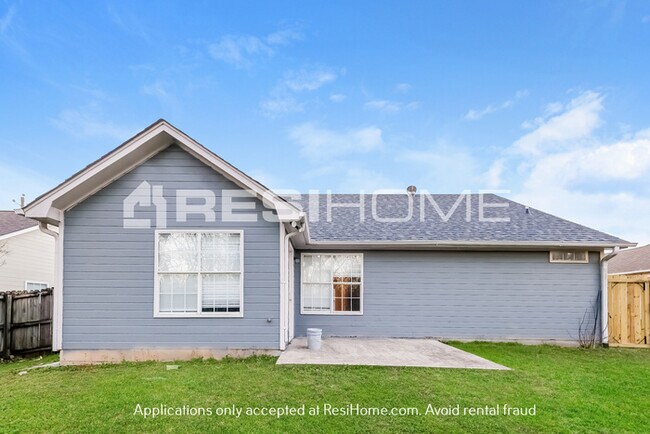 Building Photo - 1324 Royalty Dr