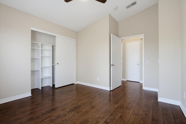 Building Photo - 500 Lands End Way