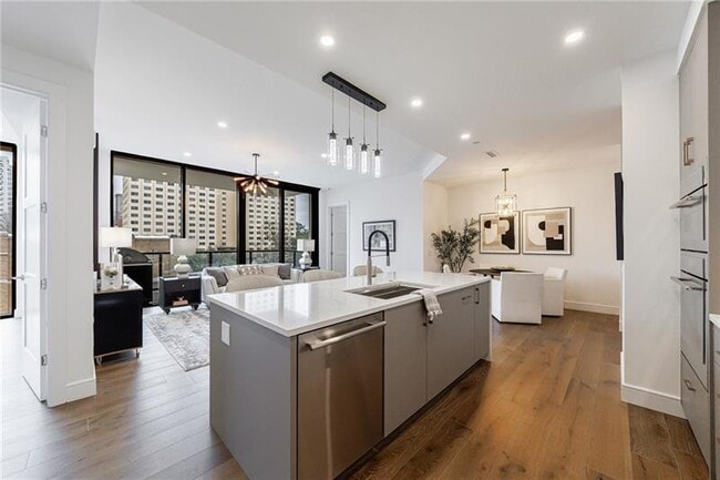 Building Photo - 2425 Peachtree Rd NE