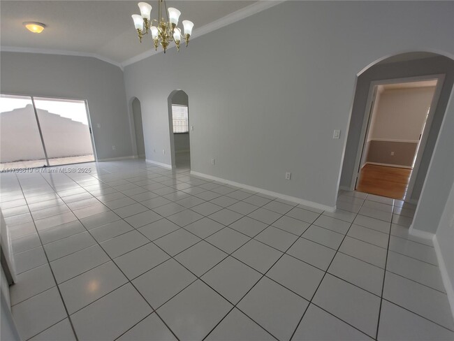 Building Photo - 1137 NW 128th Pl