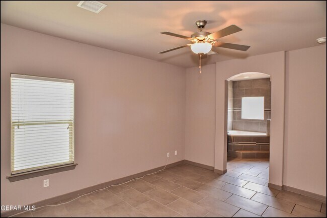 Building Photo - 14373 High Rock Dr