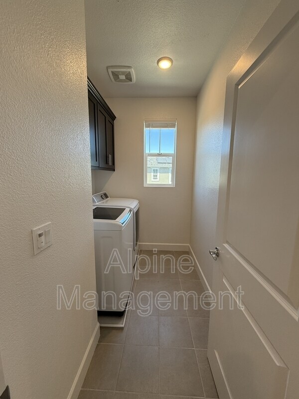 Building Photo - 2062 Cottonwood St