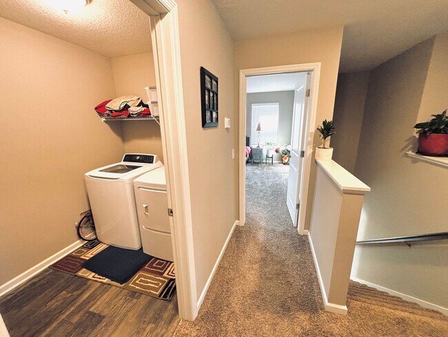 Building Photo - Solar Home!  Beautiful 4bed/3bath Single Family Home in Shakopee