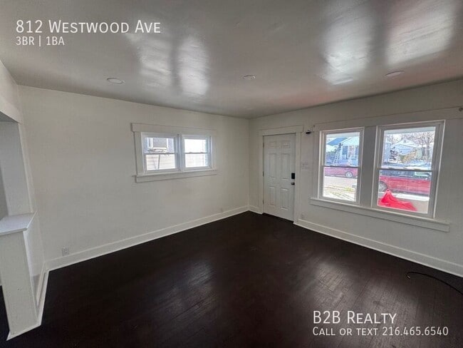 Building Photo - 812 Westwood Ave
