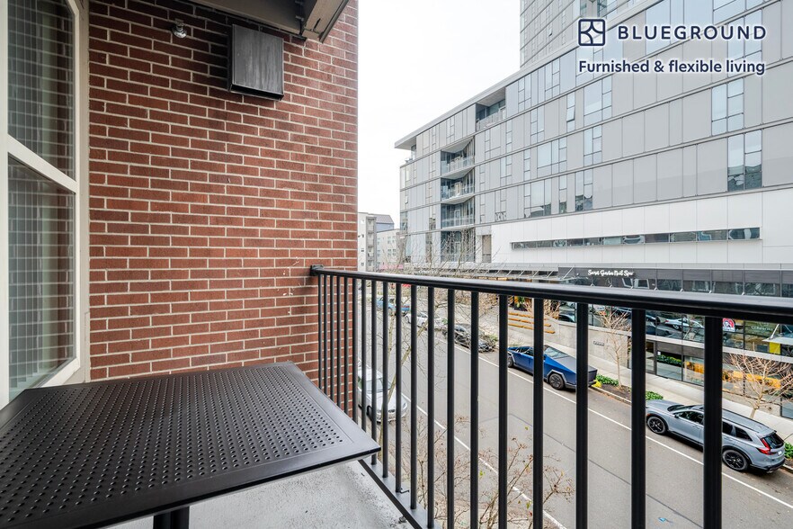 Building Photo - 11000 NE 10th St