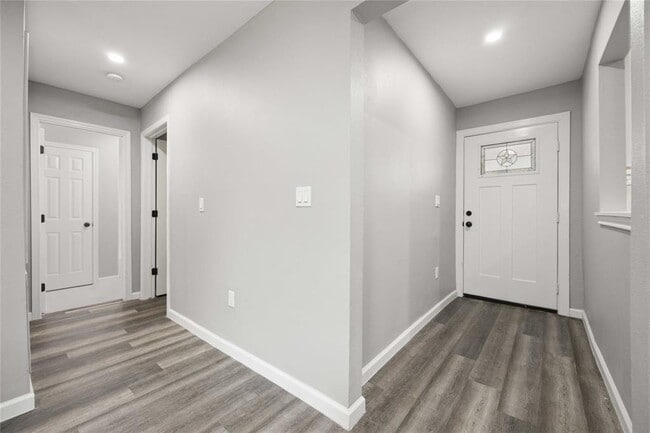 Building Photo - 6327 Mardale Dr