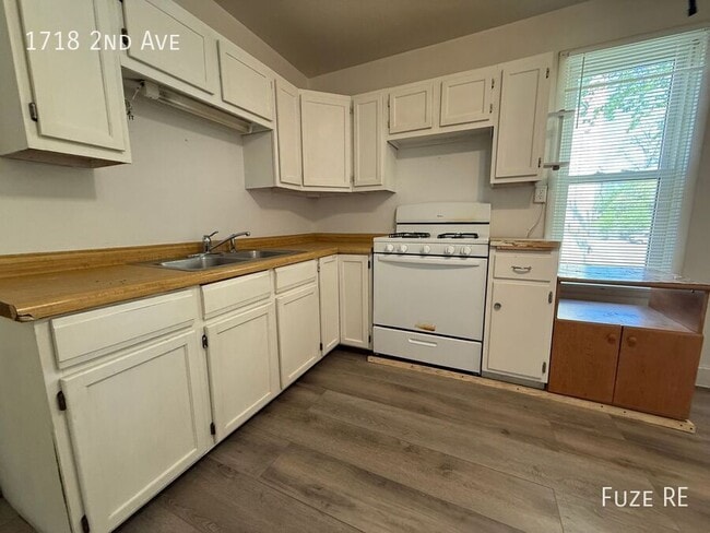 Building Photo - 1718 2nd Ave
