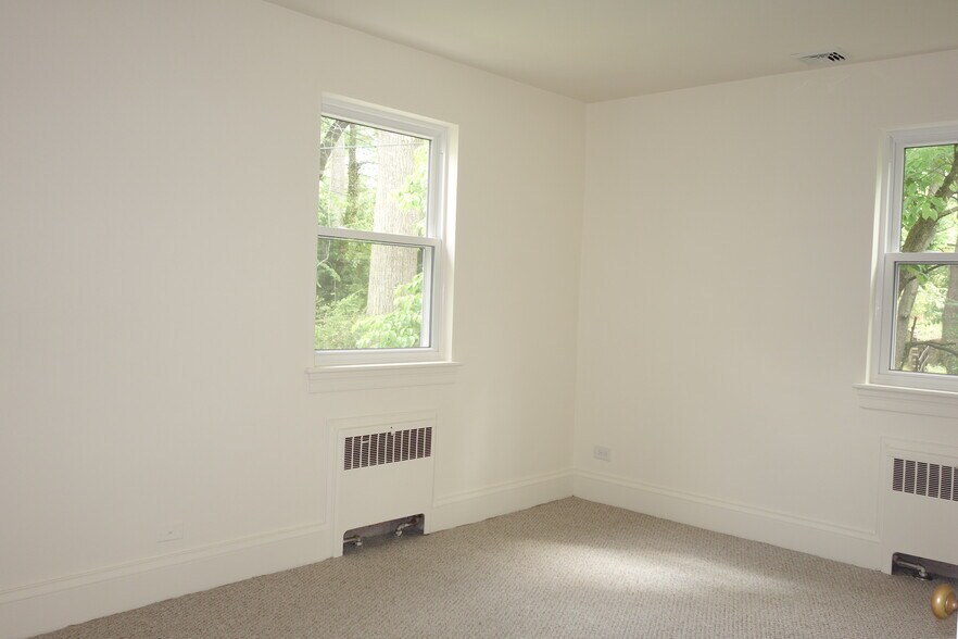 First floor bedroom. - 116 Howard Dr