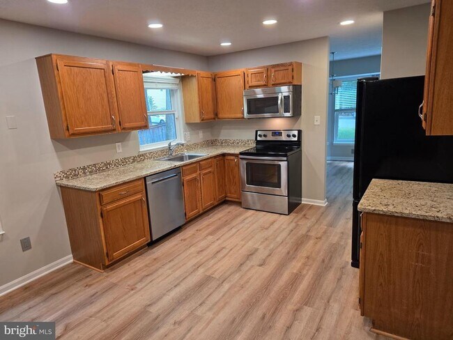 Building Photo - 12000 Rosiers Branch Dr