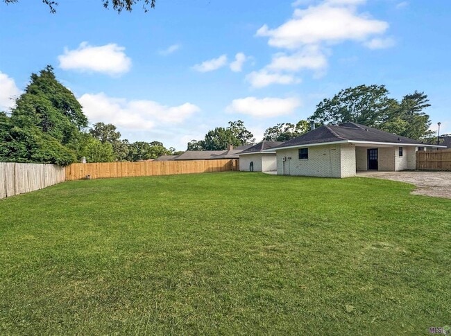 Building Photo - 4941 Pine Hill Dr