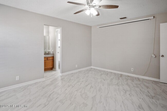 Building Photo - 7650 Cranberry Ln S