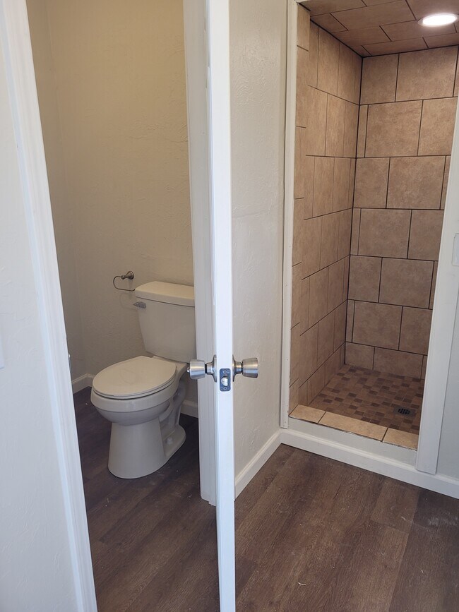 Building Photo - 8204 S Country Club Dr