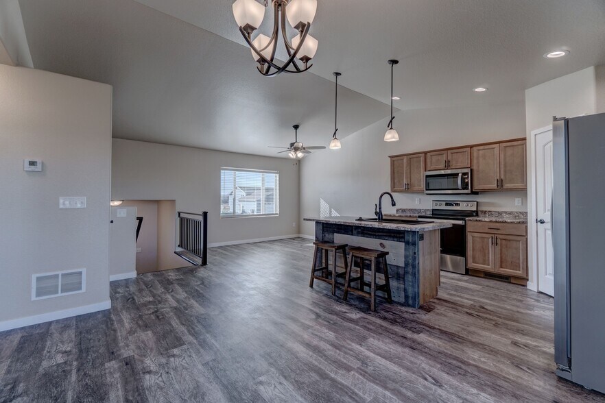 Building Photo - 6558 Abelia St