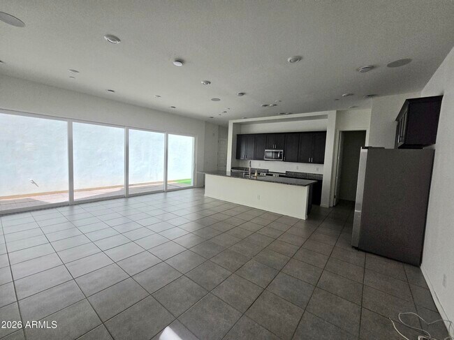 Building Photo - 221 E Balsam Dr
