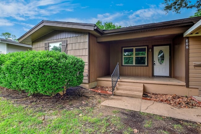 Building Photo - 806 E Rosedale St