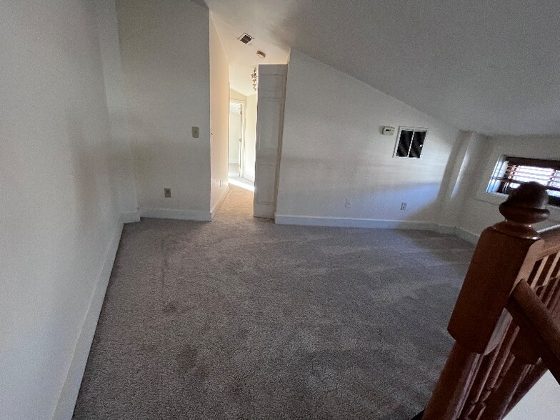 Building Photo - 2873 Colerain Ave