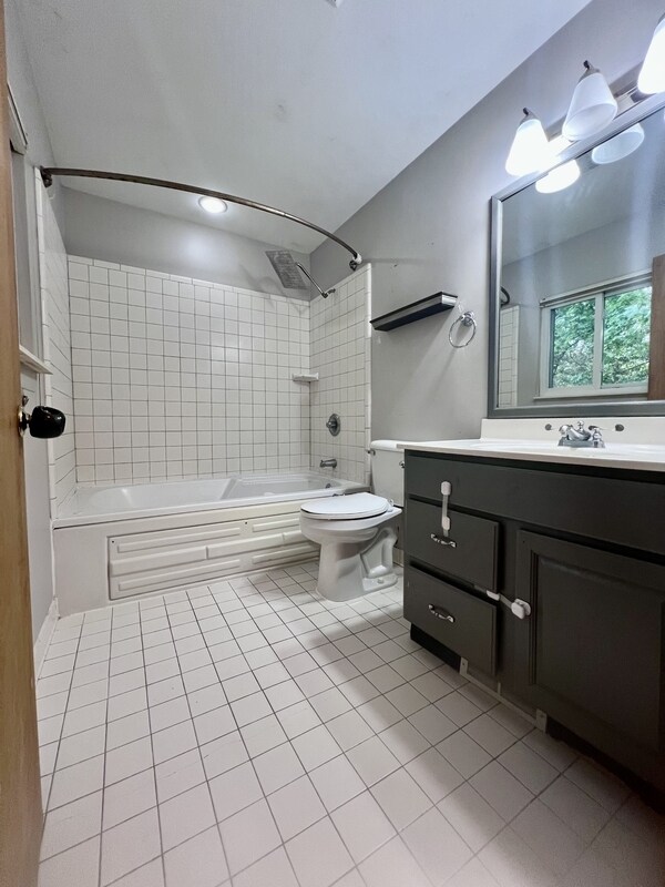 Building Photo - 571 Cristy Ave