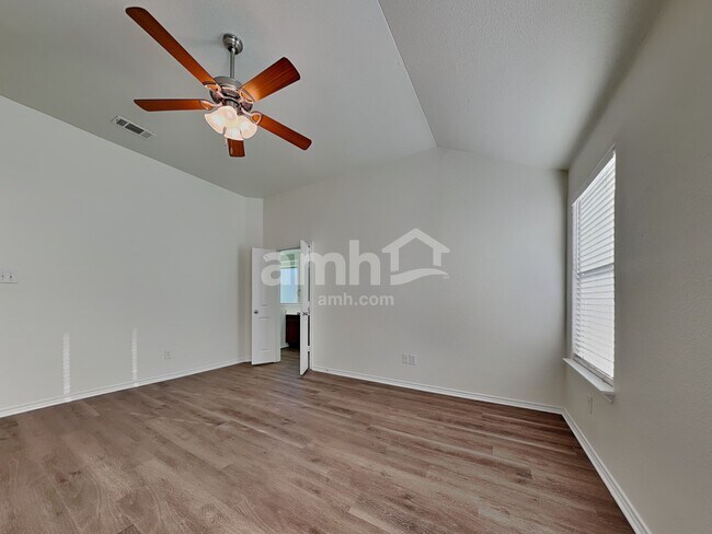 Building Photo - 924 Mesa Vista Dr