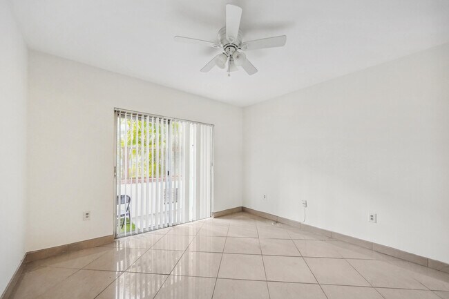 Building Photo - 2878 Donnelly Dr