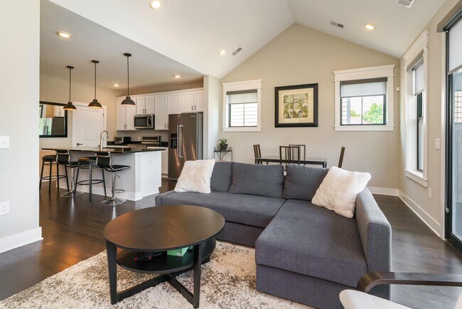 Building Photo - 1308 Forsythe Ave