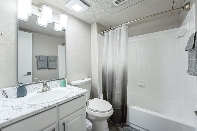 Building Photo - 2549 Thomason Cir