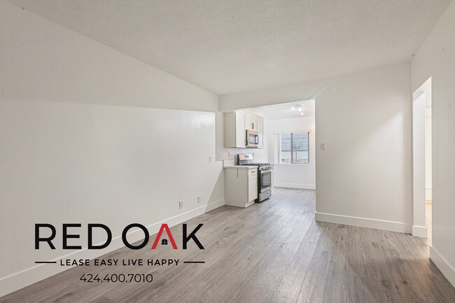 Building Photo - Bright and Welcoming Top Floor Two Bedroom...