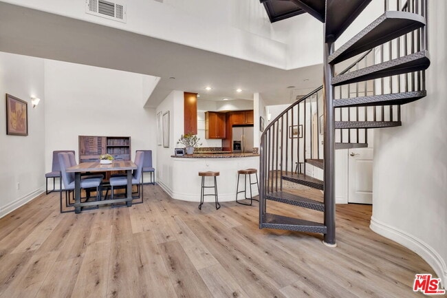 Building Photo - 15206 Burbank Blvd