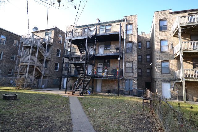 Building Photo - 3243 N Damen Ave